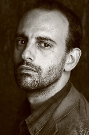 AUTEUR, ADAPTATEUR : Sacha DANINO