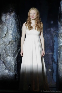 VETERANS TODAY : La dame blanche / The White Lady VETERANS TODAY : La dame blanche / The White Lady