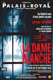 AU BALCON : La dame blanche