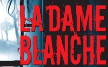 AU BALCON : La dame blanche